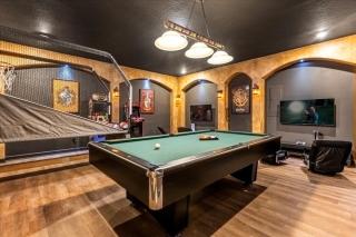 9 Bedrooms 5 Baathrooms Storey Lake 2931 Fs - 3