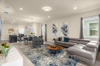 7 Bedrooms- 6 Bathrooms- Windsor Island 4057 La - Davenport - 8