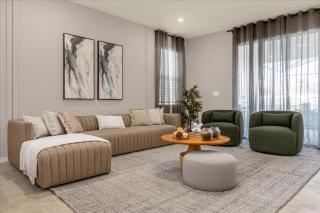 6 Bedrooms- 4,5 Bathrooms- Windsor Island4075 La - Davenport - 0