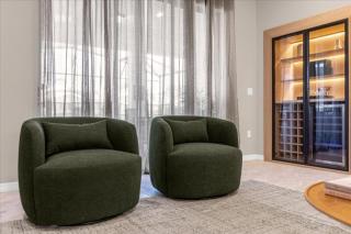 6 Bedrooms- 4,5 Bathrooms- Windsor Island4075 La - Davenport - 8