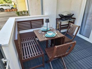 App Coba-40m zum Meer, Terrasse, Parkplatz, 50 Zoll Smart TV - 2