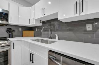ModernSuite*NearAirport*2Queens*2Bedroom*FullKitchen - Edmonton - 6