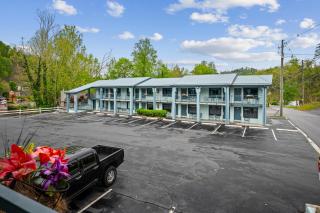 Country Town N' Suites - Gatlinburg - 6