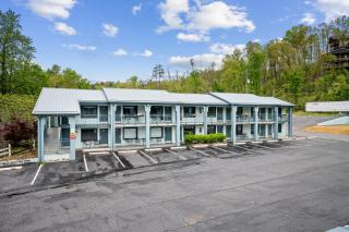 Country Town N' Suites - Gatlinburg - 9
