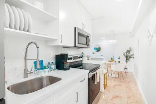 Waikiki Banyan condo with ocean & skyline views - 6