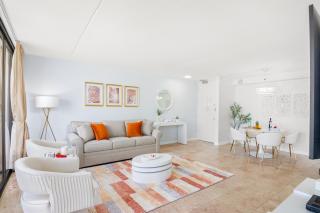 Modern & Chic Ocean View Waikiki Beach with Parking! - 1