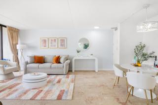 Modern & Chic Ocean View Waikiki Beach with Parking! - Honolulu - 0