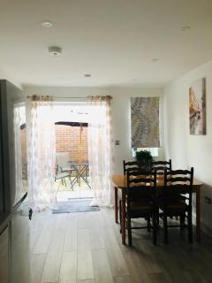 Entire House, 2 Bedrooms - Private with FREE PARKING in Oxford - Oxford - 1