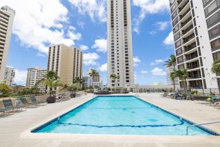 Modern & Chic Ocean View Waikiki Beach with Parking! - Honolulu - 2