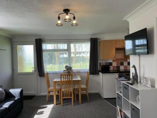 62 M&T Chalets , 2 bed detached chalet Florida holiday park Hemsby - 0
