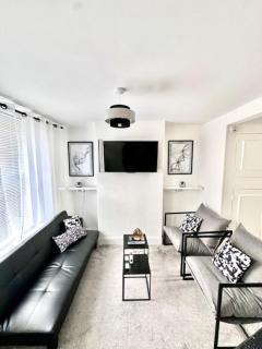 Gillingham 4 bed Guest House - Gillingham - 0