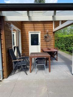 Ruime en comfortabele bungalow aan bosrand - Lage Mierde - 4