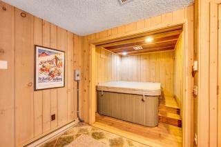 Half Mile to Ski Slopes Conway Condo with Hot Tub! - 9