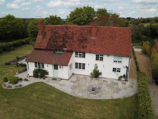 Charming 500-Year-Old Farmhouse - Modern Comforts - Great Hallingbury - 0