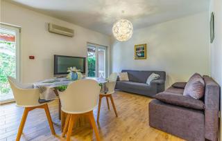 2 Bedroom Awesome Apartment In Medulin - 4