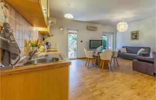2 Bedroom Awesome Apartment In Medulin - Medulin - 1