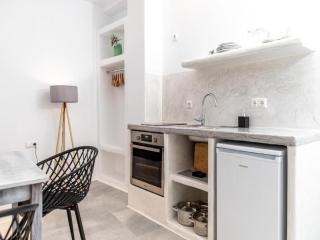 Premium Naxos Suite Family Suite With Private Balcony Modern Furnishing Air-Conditioned Saint George - Naxos Chora - 5