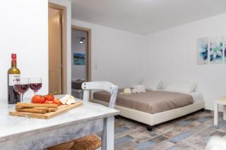 Luxury Naxos Suites Superior Apartment With Balcony Steps Away From The Main Square Saint George - 4
