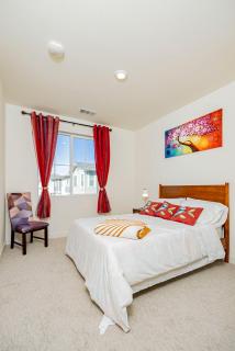Quiet Suburban Townhouse in Ontario - Ontario - 9