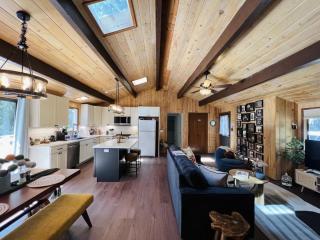 Perch - Ellie's Secret Cabin - 0