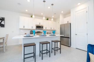 Cozy 3Bd with Free Waterpark at Enclaves at Festival 713 - Davenport - 2