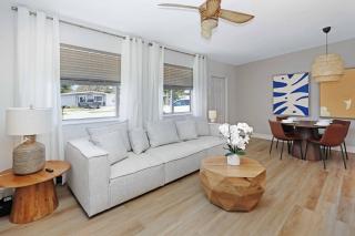 Totally Renovated Near Beach - 9