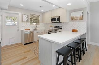 Totally Renovated Near Beach - Pompano Beach - 4