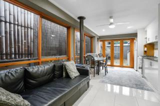 Bundoora Perfection - Luxury Family Oasis with pool - Bundoora - 7