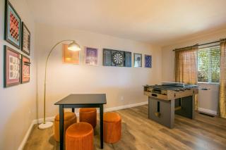 Oasis Retreat - Hot Tub - King Bd - Fire Pit - Games - Near Golf - 4 Bdrm - Sleeps up to 12 - Albuquerque - 4