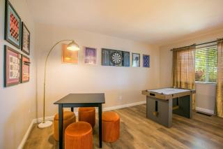 Oasis Retreat - Hot Tub - King Bd - Fire Pit - Games - Near Golf - 4 Bdrm - Sleeps up to 12 - Albuquerque - 5