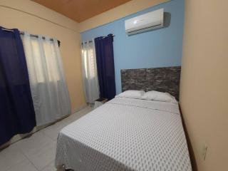 Casa & Alojamiento La Roca - Puerto Cortés - 2