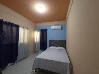 Casa & Alojamiento La Roca - Puerto Cortés - 3