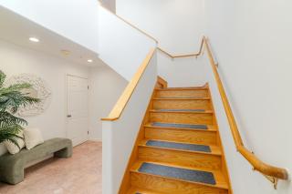 # Marbella Lane - Vibrant 5BR Home in Daly City - Daly City - 5
