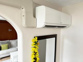 Beautiful Ocean View, Split AC, 1 Block to Beach and Parking - Honolulu - 4