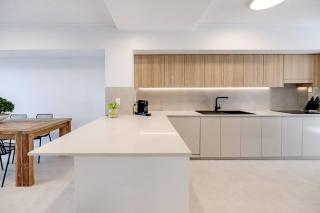 Pooch Friendly Renovated Beach Retreat with Views - Sunrise Beach - 8