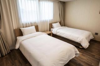 Suave Hotel - 4