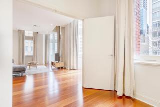 Fabulous Collins Street Luxury 2 BR Apartment - 2