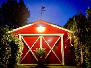 The Red Barn right in the heart of historic Berry - 0