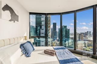 Sleep in the Clouds Level 30 Aus 108 - sleeps 6 - 5