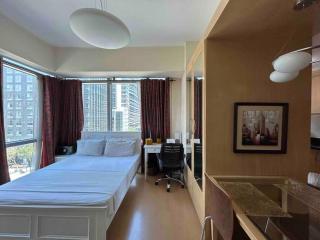 BGC Hotel-Like Staycation/Workcation with a View - 6