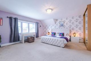 5 bed Luxury Retreat with Spacious Living Spaces - 3