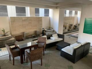 Staycation Between St Lukes & Shangrila The Fort - Manila - 3