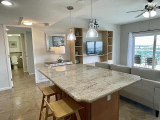 Regatta Beach Club N802 - 4
