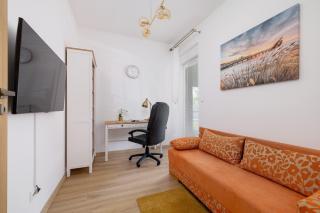 Luxury Two Bedroom Apartment with Terrace and Parking by Renters Prestige - Katowice - 8