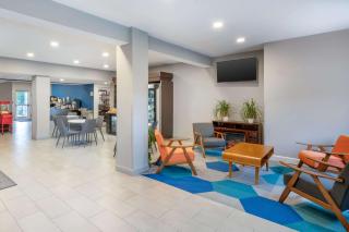 Microtel Inn & Suites by Wyndham Brooksville - 6