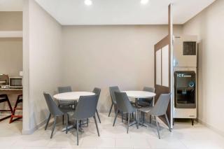 Microtel Inn & Suites by Wyndham Brooksville - Ridge Manor - 4