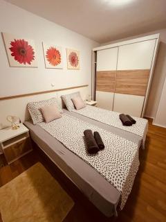 Garden Paradise Apartment - 1