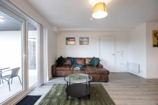 East Village 1 Bed Apartment in Belfast w Balcony - Belfast - 5