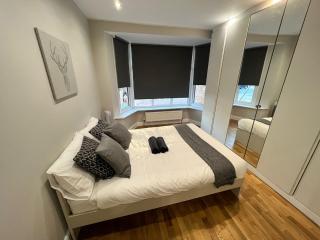 New! Lovely 2 Bed Serviced Apartment with free parking - 3