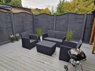 New! Lovely 2 Bed Serviced Apartment with free parking - 4